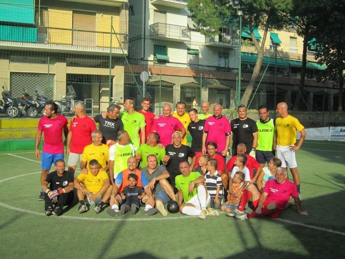 Foto di gruppo per il mini torneo che ha ricordato Nicola Cevasco.