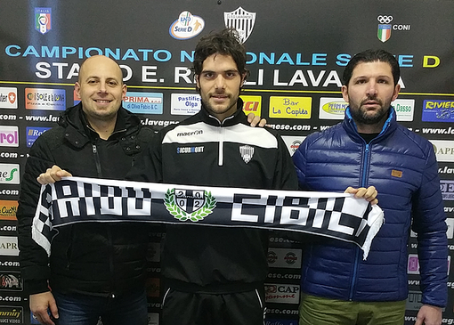 Cristian Brega (al centro) fra il team manager Davide Focacci e il ds Simone Adani (foto lavagnese.com)