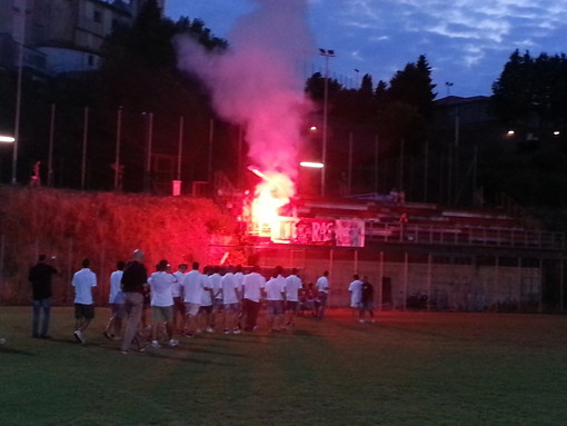 I tifosi del Leivi (qui la sera della presentazione) viaggeranno con i giocatori per la trasferta in casa del Cinque Terre.