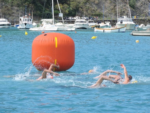 Venerdì mattina, nelle acque di Sestri Levante, va in scena la traversata in mare ribattezzata &quot;Cavi-Sestri&quot;