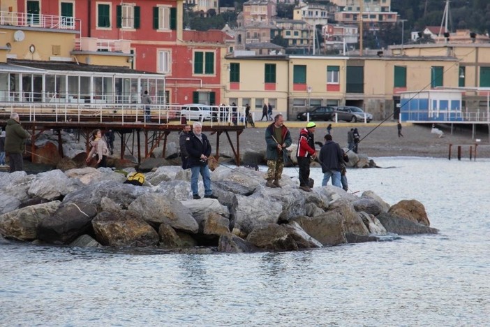 Un momento della Pescata degli Auguri andata in scena domenica scorsa a Santa Margherita