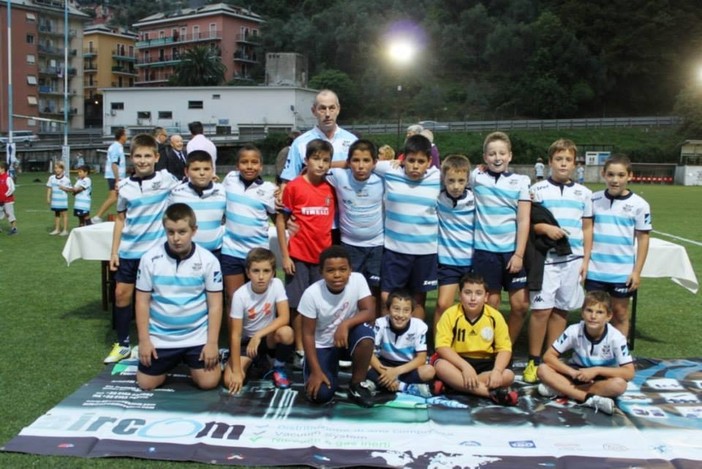 Gli Under 12 della Pro Recco Rugby, il giorno della presentazione ufficiale di tutte le squadre della società, in una foto di Luigi Galli