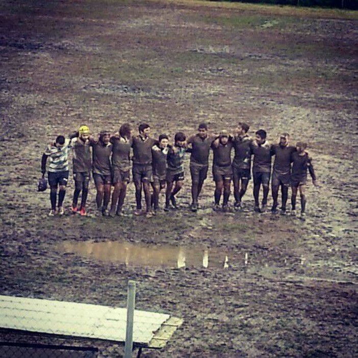 Gli Under 14 della Pro Recco Rugby, vittoriosi sul campo fangoso di Imperia, in una foto di Alessandro Fossa