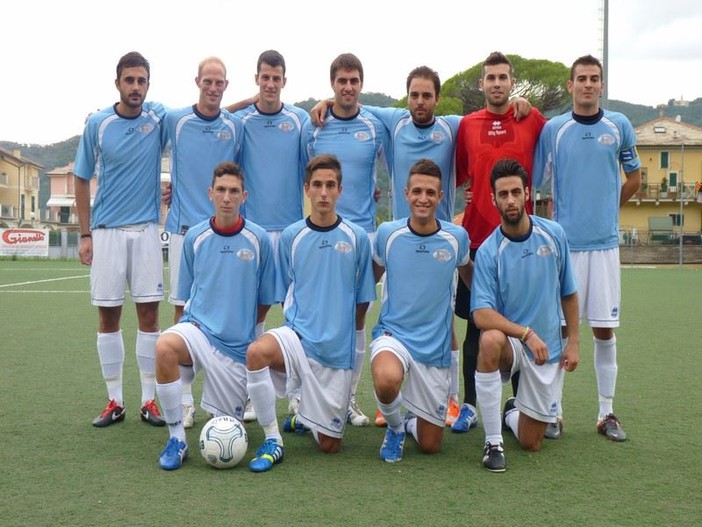 La foto di squadra del Santa Maria prima della gara di domenica scorsa contro il Serra Riccò persa 3-0.